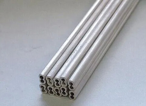 Pipa Titanium tanpa jahitan Kelas 1 / Kelas 2 Titanium Murni Pipa persegi panjang Tubu Aplikasi Medis Pengelompokan / Las / Pemotongan